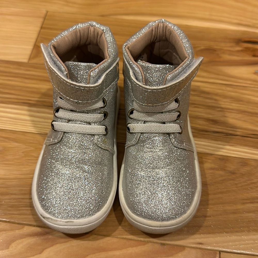 GUC Monkey Feet size 12-18 Month
